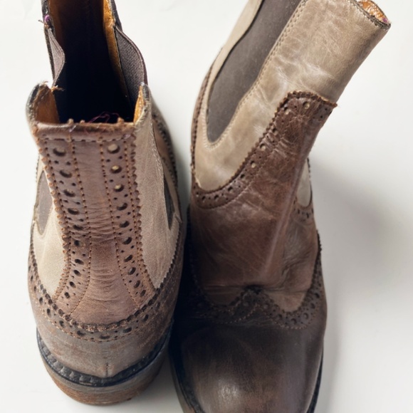 Elegant Brown Ankle Boots - Picture 3 of 4